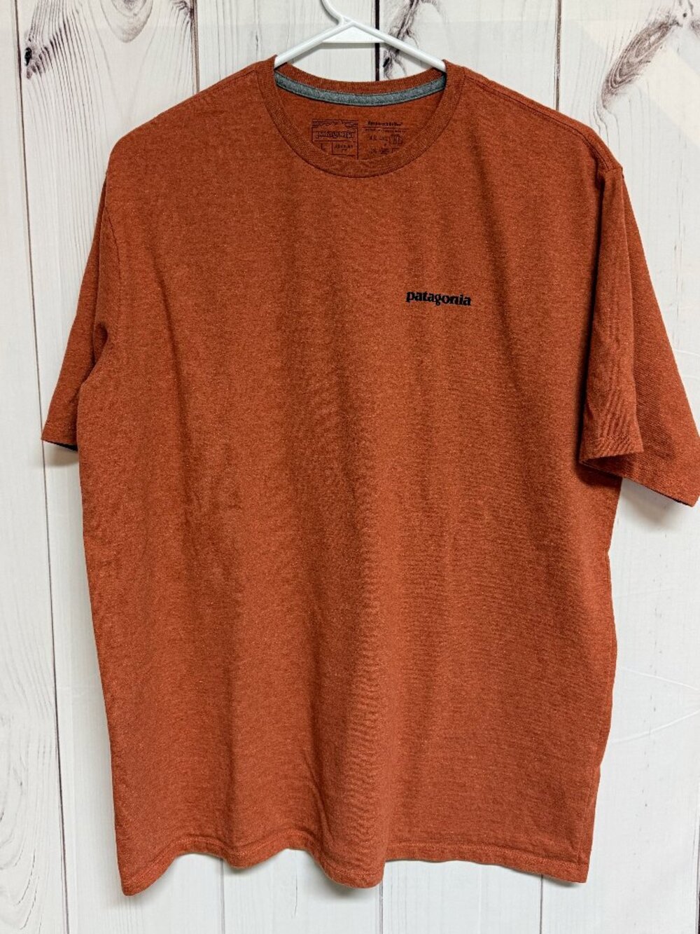 Patagonia Men’s‎ P-6 Logo Responsibili-Tee Large Quartz Coral EUC